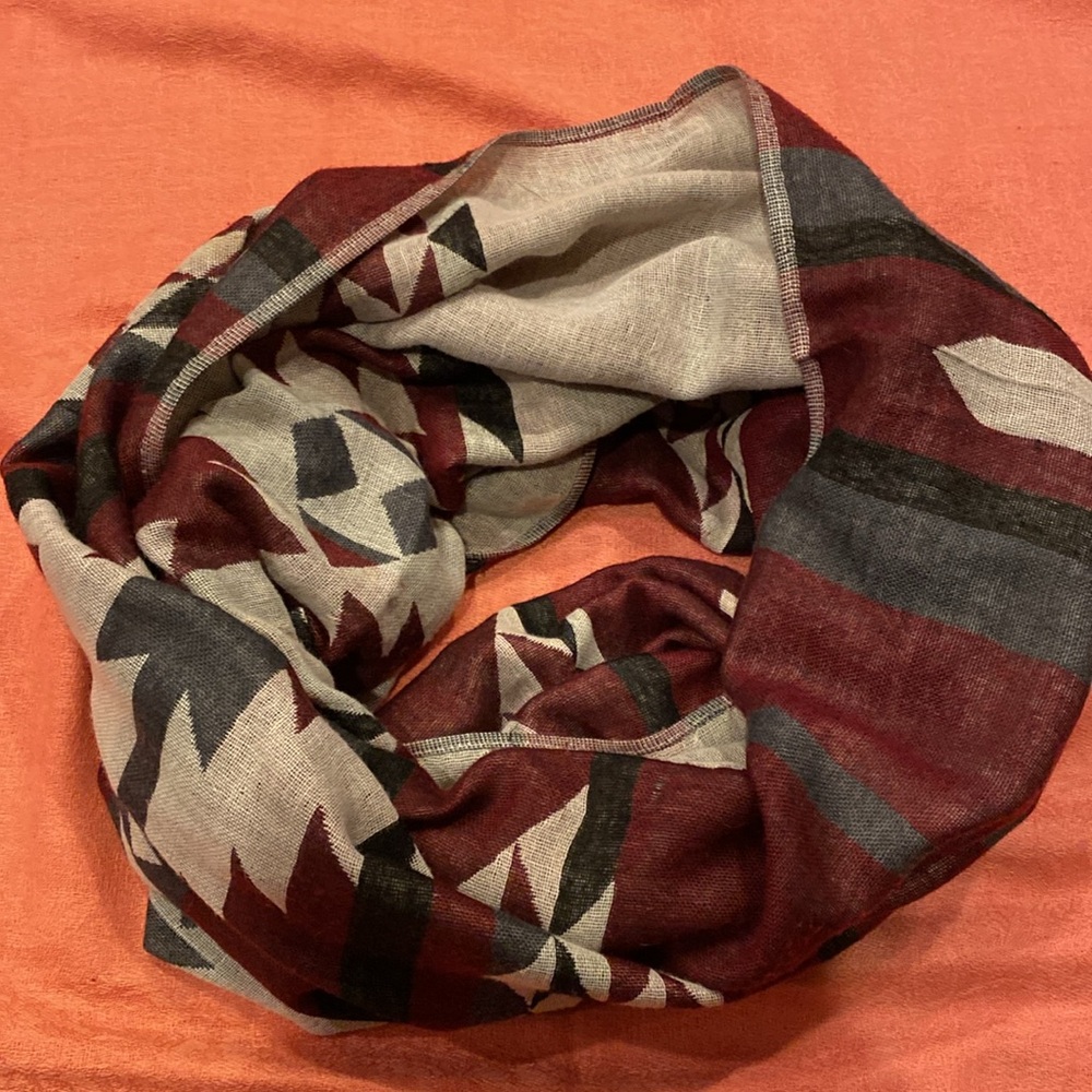 Pattern Loop Scarf - Picture 1 of 9